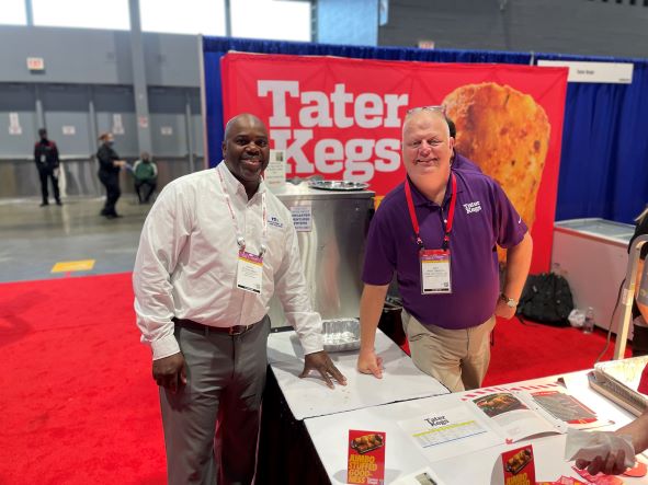 Tater Kegs exhibitor with MDA Assistant Commissioner Bailey